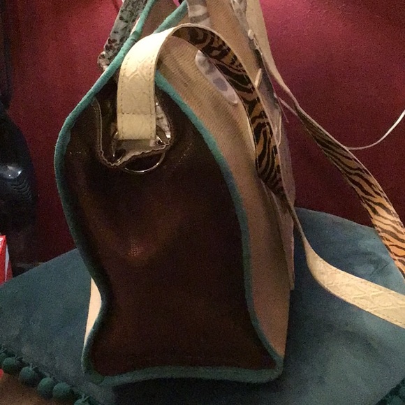 EMMA BAG- E BARRITO. LARGE LEATHER CROSSBODY BAG. - Picture 4 of 9